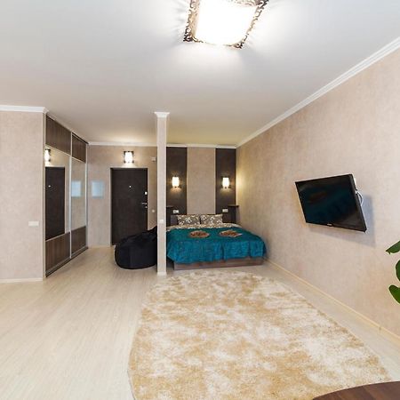 Studio Apartment On Bazhana Kiev Exteriör bild
