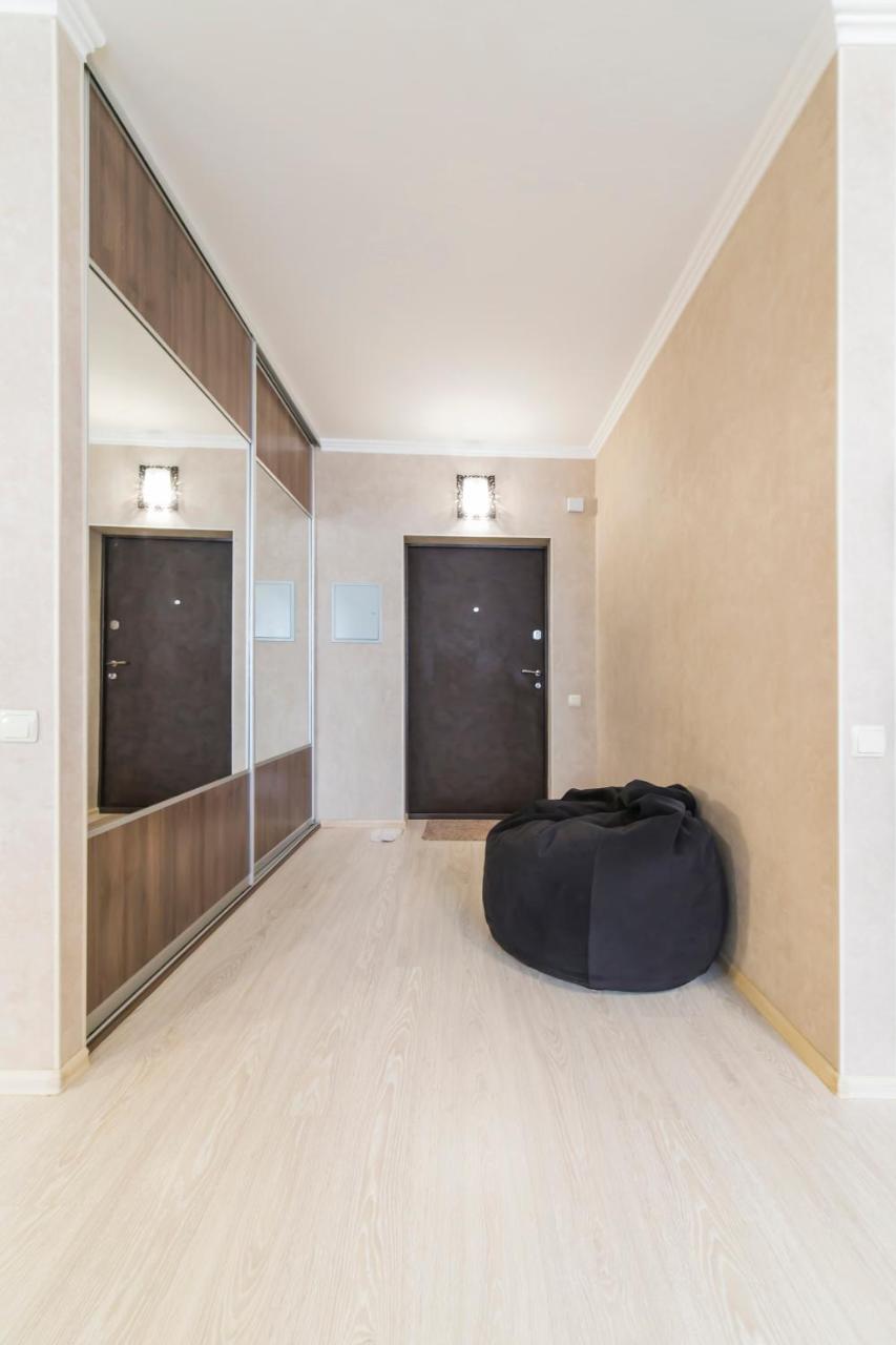 Studio Apartment On Bazhana Kiev Exteriör bild