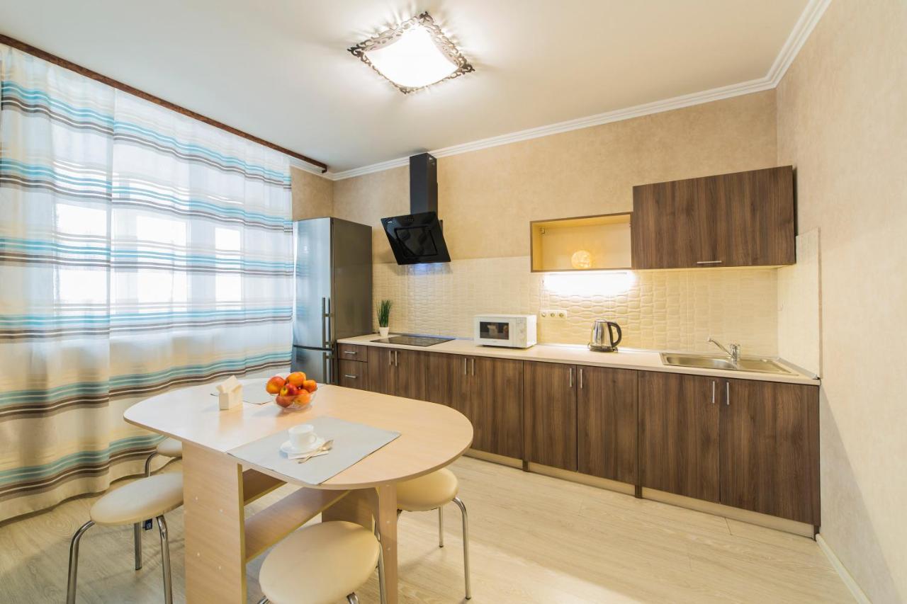 Studio Apartment On Bazhana Kiev Exteriör bild