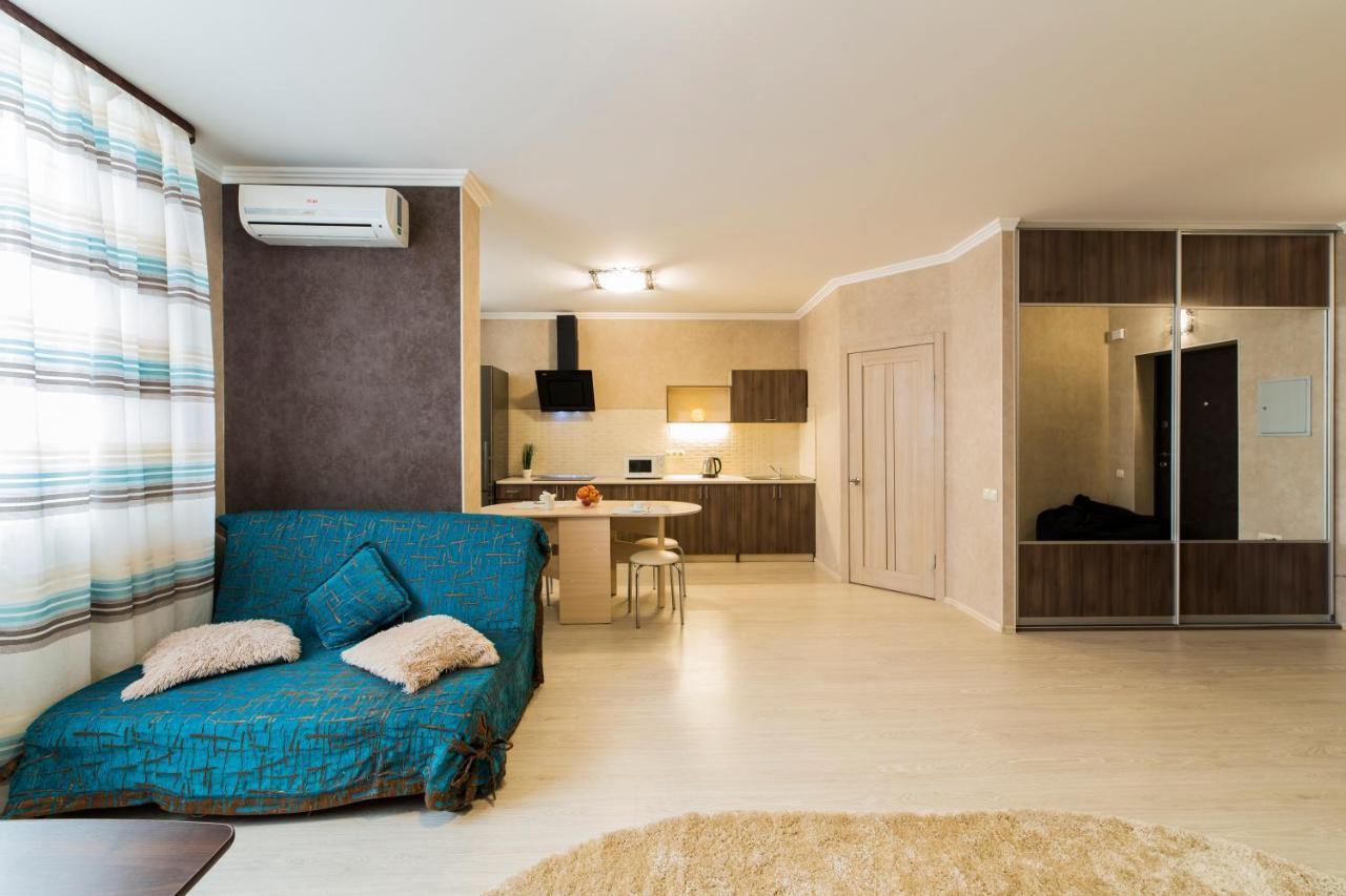 Studio Apartment On Bazhana Kiev Exteriör bild
