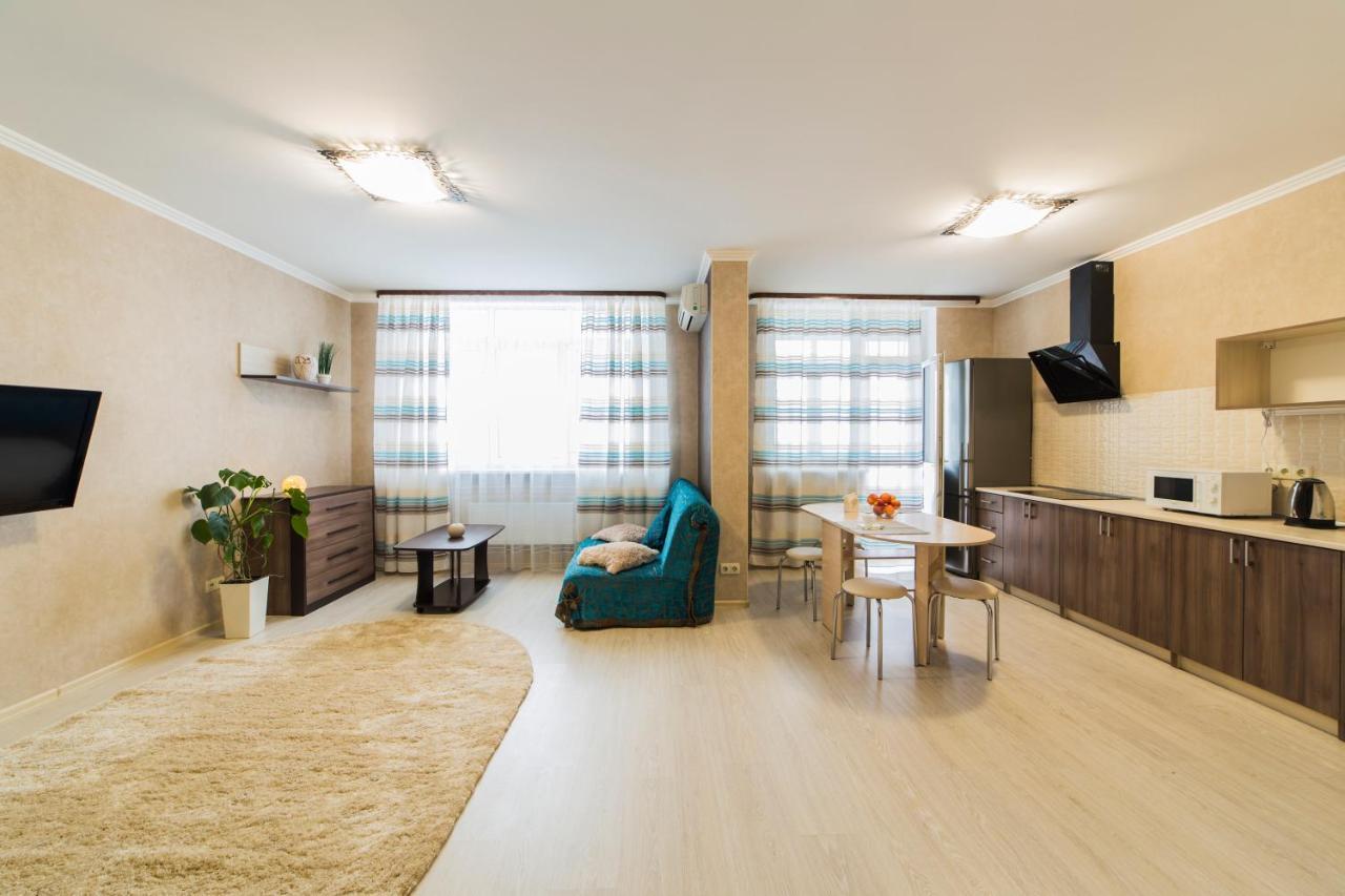 Studio Apartment On Bazhana Kiev Exteriör bild