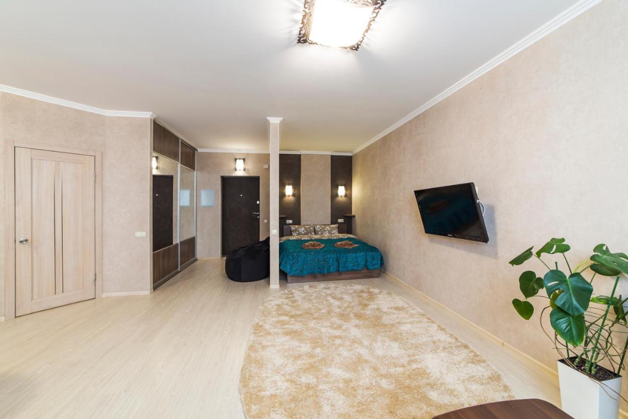 Studio Apartment On Bazhana Kiev Exteriör bild